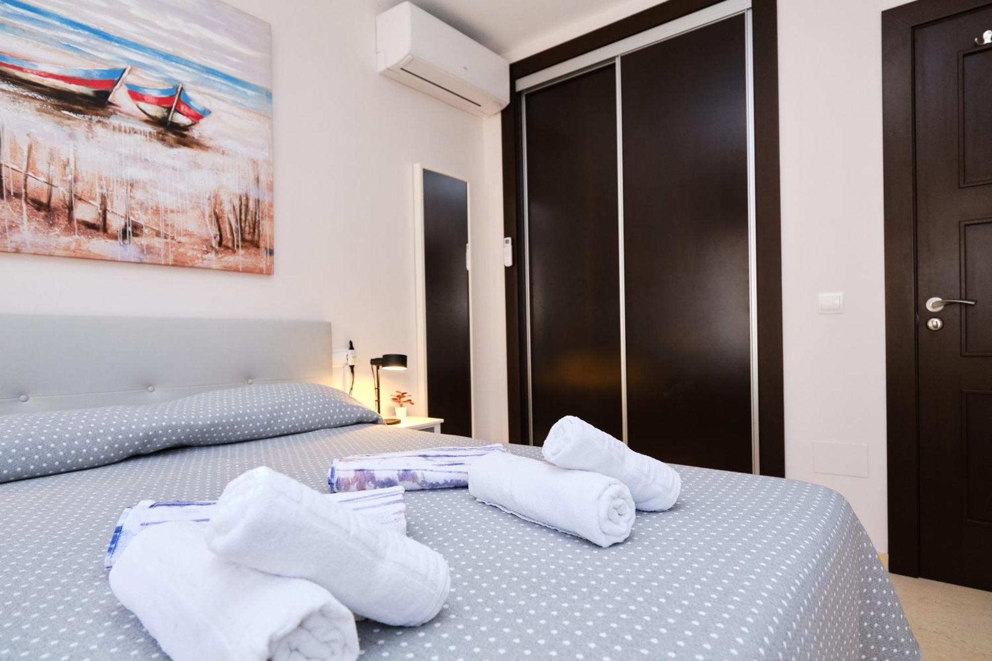 Habitaciones Pensadas Para Ti フエンヒロラ エクステリア 写真
